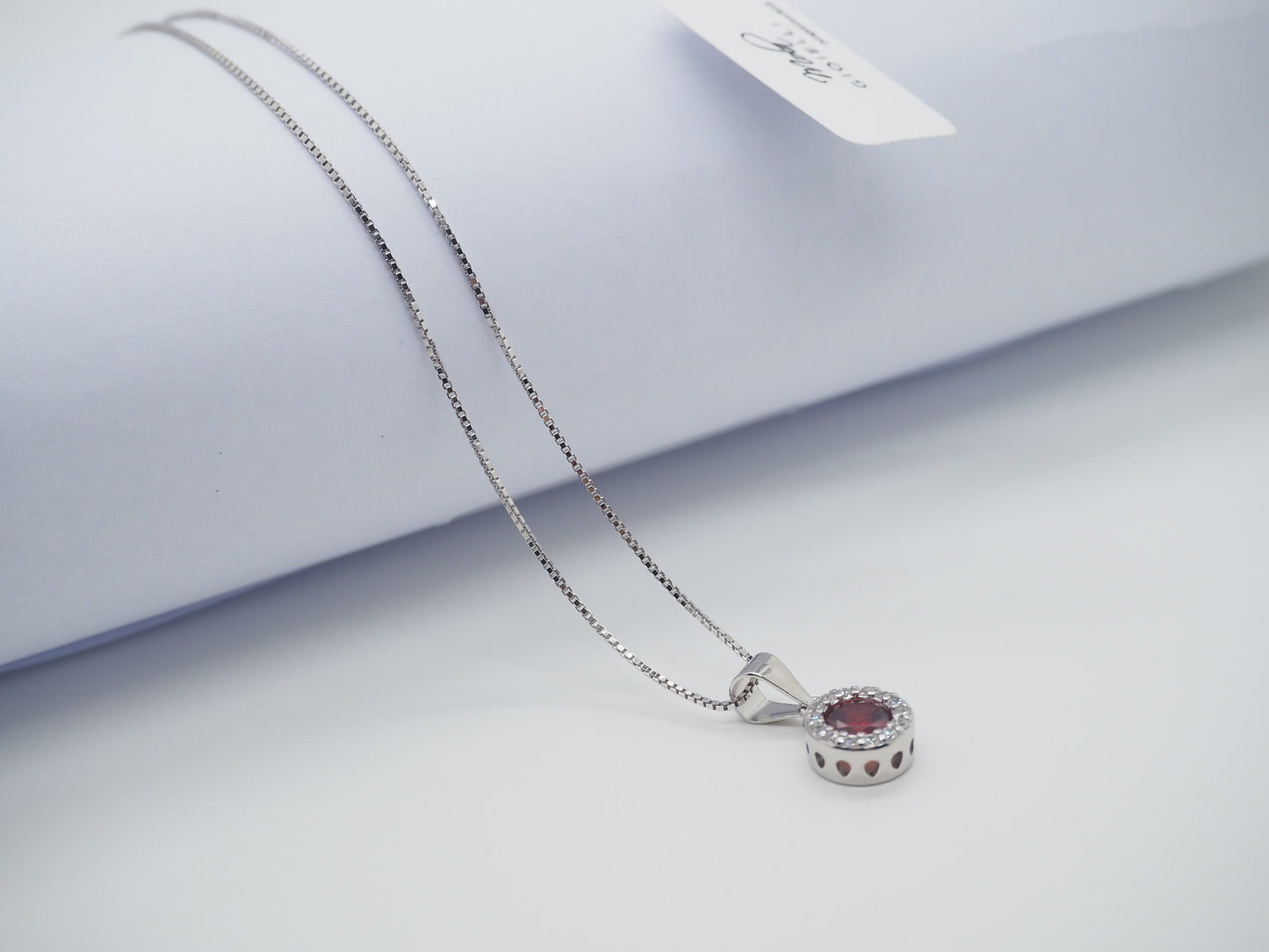 Collana punto luce rosso