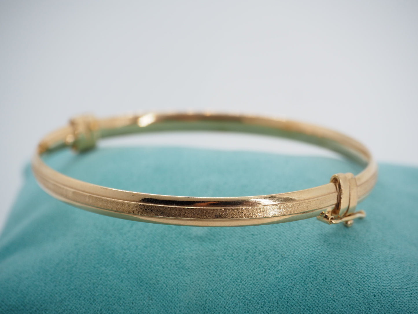 Bracciale a manetta dorato