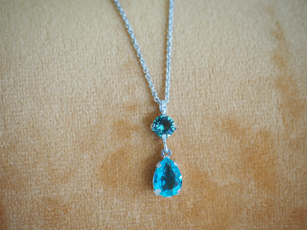 Collana cristallo a goccia verde acqua