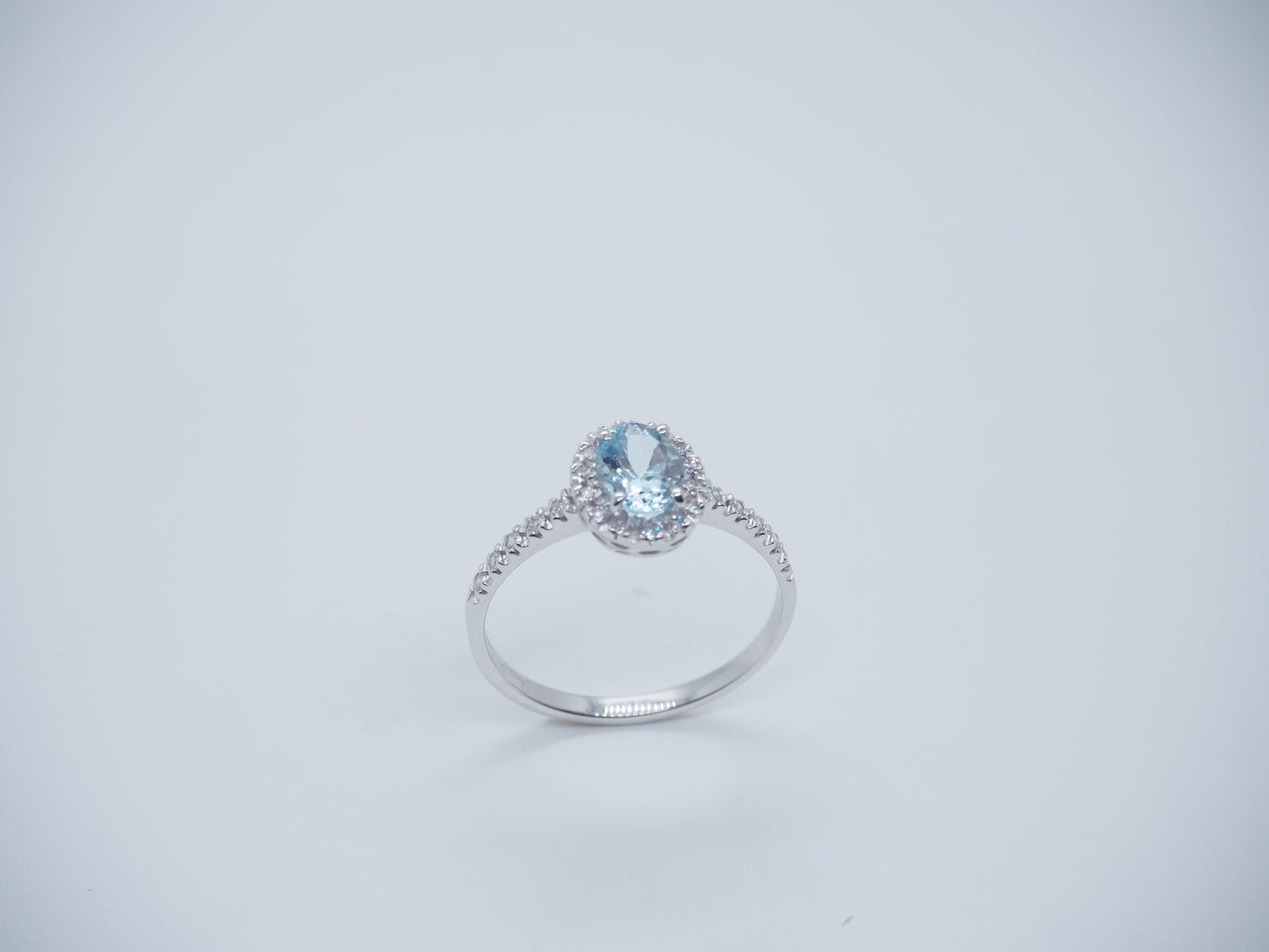 Anello Solitario Acquamarina e diamanti