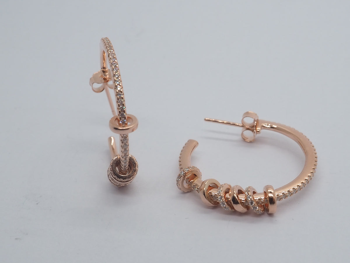 Orecchini cerchi rosa con strass