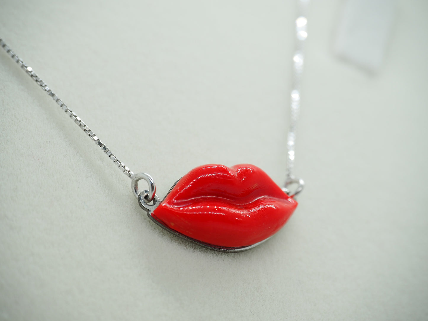 Collana labbra rosse