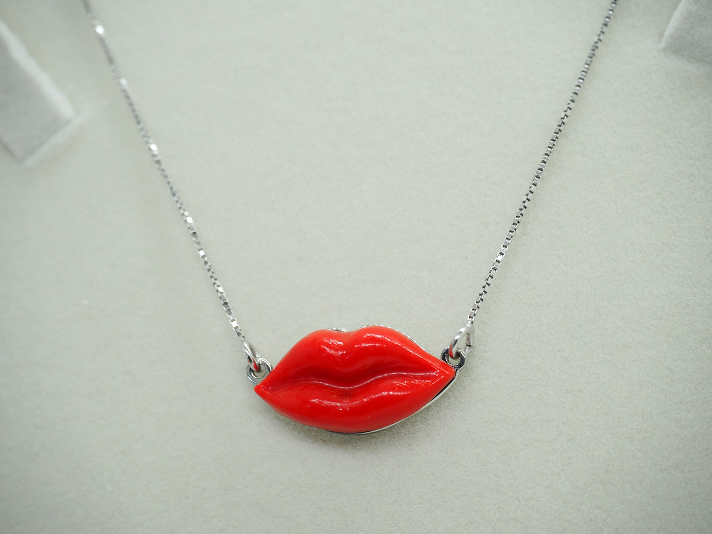 Collana labbra rosse