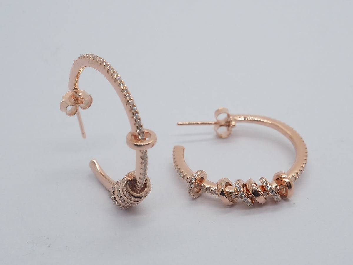 Orecchini cerchi rosa con strass